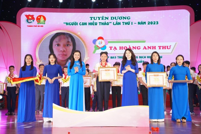 Xúc động câu chuyện của những người con hiếu thảo ảnh 3