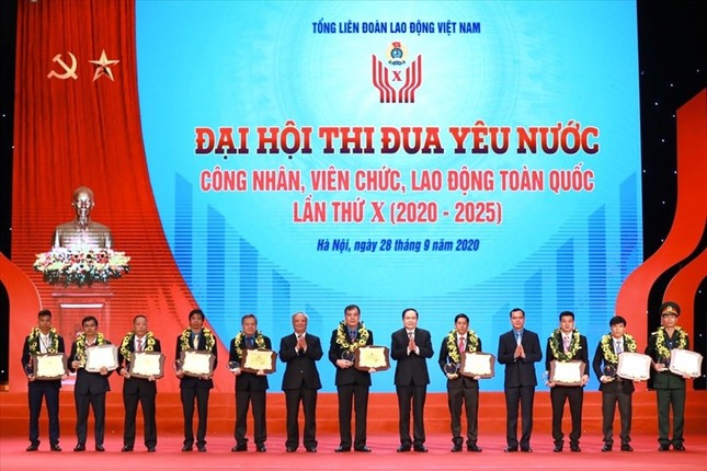 Thi đua yêu nước thực sự là đòn bẩy, động lực tinh thần to lớn ảnh 1