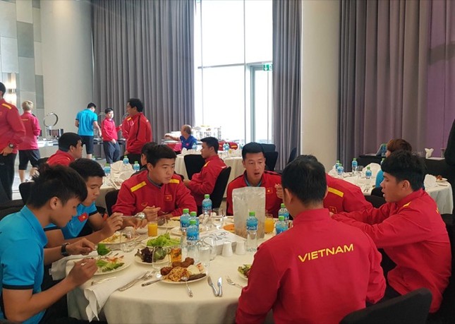 Hình ảnh tuyển Việt Nam có mặt tại Dubai, chuẩn bị đấu Jordan ảnh 11