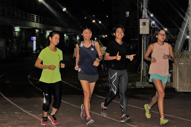 Mục kích 'lò luyện công' của runner Sài thành cho Tiền Phong Marathon ảnh 9