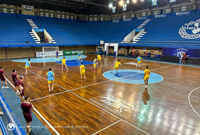 Futsal Việt Nam thua sát nút đối thủ hạng 9 thế giới ảnh 1