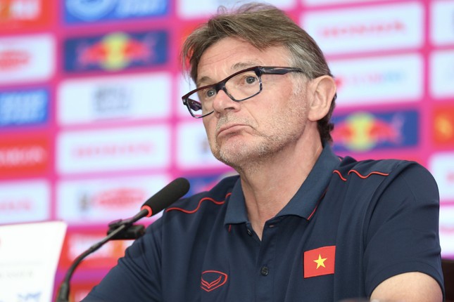 HLV Troussier: 'Quang Hải nỗ lực tối đa để đáp ứng yêu cầu' ảnh 1