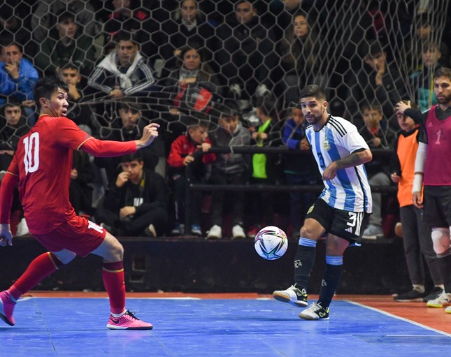 Futsal Việt Nam không tạo được bất ngờ trước đương kim Á quân thế giới ảnh 2