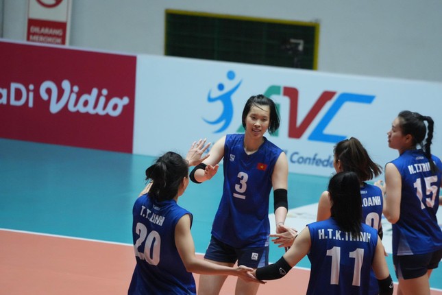 Ngược dòng hạ Indonesia, bóng chuyền nữ Việt Nam vô địch AVC Challenge Cup ảnh 1