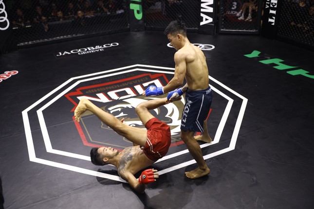 Trần Ngọc Lượng đánh bại đệ tử Johnny Trí Nguyễn trên sàn MMA Lion Championship 07 ảnh 1