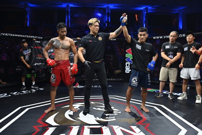 Trần Ngọc Lượng đánh bại đệ tử Johnny Trí Nguyễn trên sàn MMA Lion Championship 07 ảnh 4