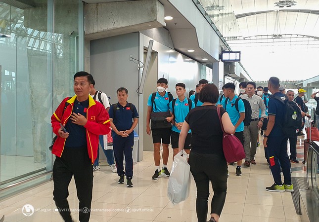 U23 Việt Nam tập buổi đầu tại Thái Lan, gấp rút chuẩn bị cho giải U23 Đông Nam Á 2023 ảnh 1