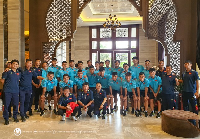 U23 Việt Nam tập buổi đầu tại Thái Lan, gấp rút chuẩn bị cho giải U23 Đông Nam Á 2023 ảnh 2