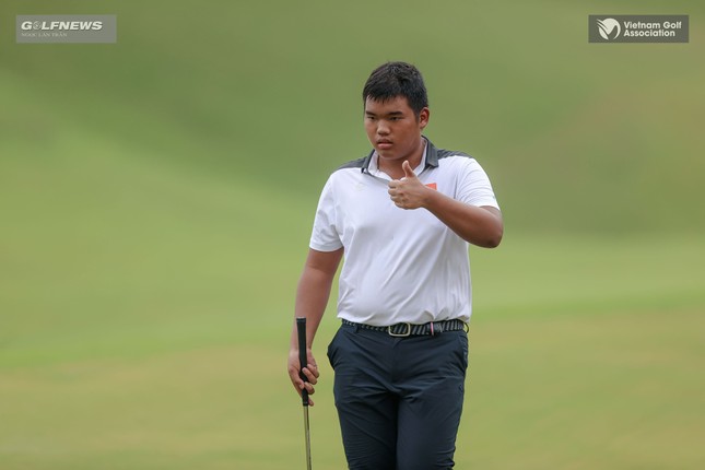 Giải golf nghiệp dư đồng đội Đông Nam Á: Nguyễn Đức Sơn vươn lên đồng dẫn đầu ảnh 1