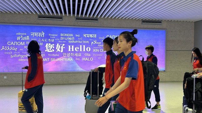 Những hình ảnh đầu tiên của tuyển nữ Việt Nam dự Asiad 19 tại Trung Quốc ảnh 2