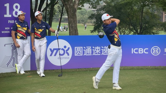 Bốn golfer Việt Nam đạt điểm âm ngày mở màn Asiad 19 ảnh 1