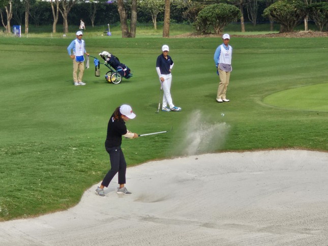 Asiad 19: Khánh Hưng, Anh Minh vượt cắt, đội golf nam lọt tốp 10 nội dung đồng đội ảnh 2