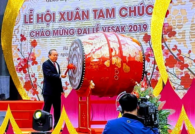 Phó Thủ tướng Trương Hoà Bình đánh trống khai hội chùa Tam Chúc ảnh 1