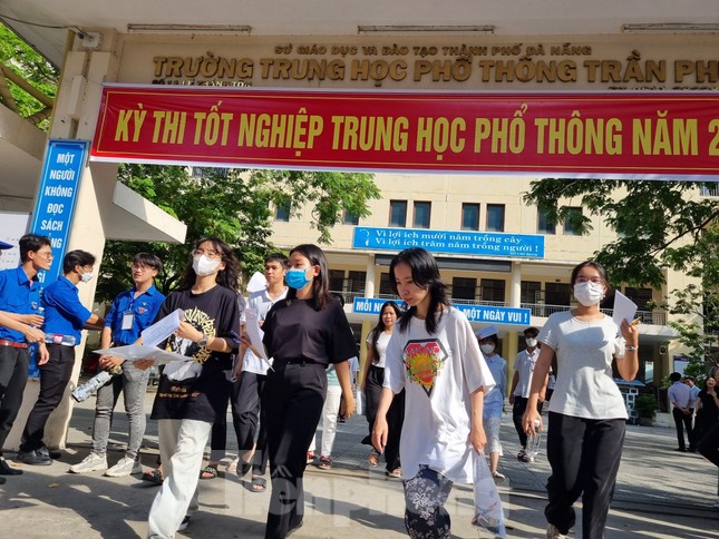 Đà Nẵng nhiều môn 'trắng' điểm 10, Toán chỉ 1 thí sinh giành điểm tuyệt đối ảnh 1