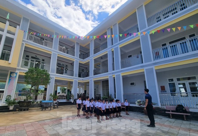Vụ hàng chục học sinh chưa được đến lớp: Chỉ còn vài phụ huynh 'chê' trường mới ảnh 2