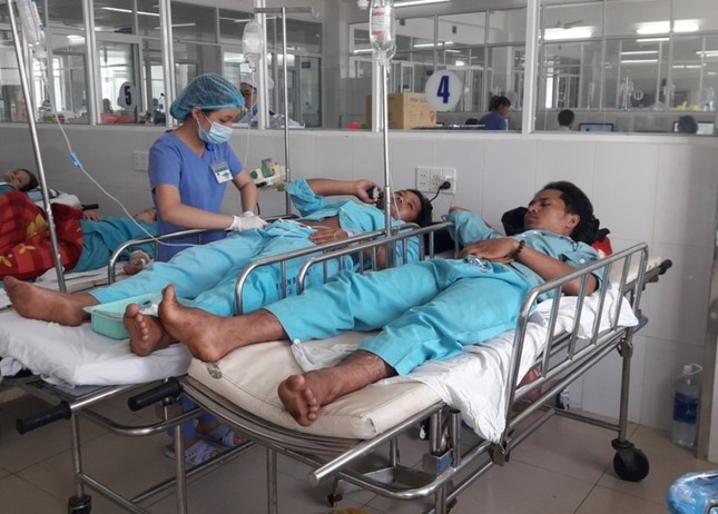 Tin mới vụ làng có 3 người chết, 20 người nhập viện nghi ngộ độc rượu ảnh 2