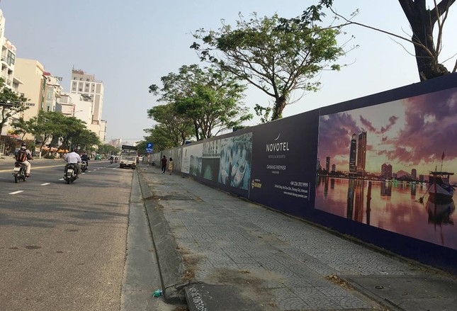 Người dân Đà Nẵng vẫn “dài cổ” chờ mở lối xuống biển ảnh 1