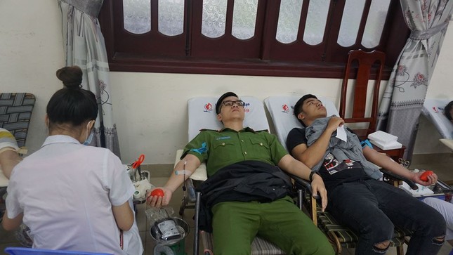 Gọi bạn cùng đi hiến máu vì mê Chủ nhật Đỏ ảnh 9