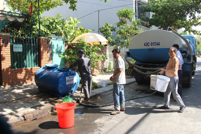 Đà Nẵng ráo riết đặt bồn chứa, tiếp nước tận nhà cho dân ảnh 1