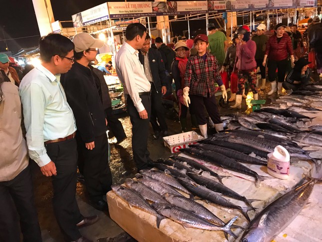 Đà Nẵng: Lãnh đạo thành phố xuyên đêm kiểm tra đột xuất ATTP cận Tết ảnh 3