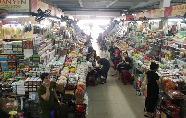 Chợ Hàn thời Covid-19: Nhiều tiểu thương đóng quầy, than trời ảnh 1