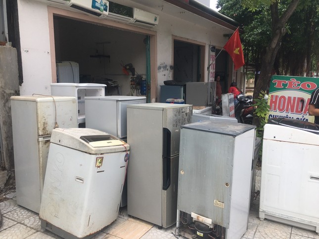 Máy giặt, tủ lạnh bị lũ ngâm, bà con để tui sấy sửa miễn phí cho ảnh 2