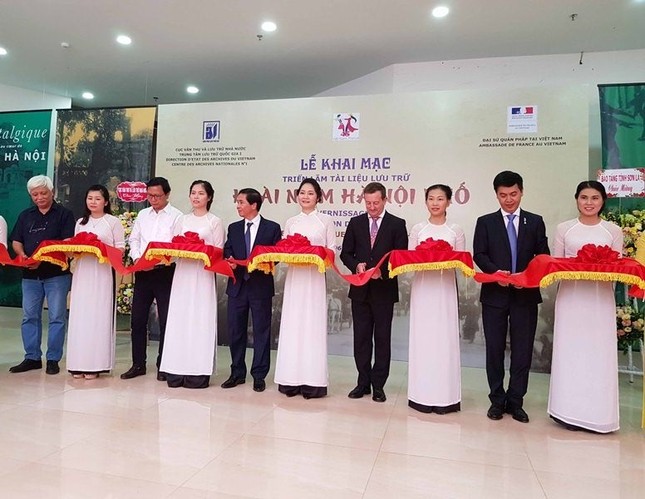 Triển lãm 'Hoài niệm Hà Nội phố' ảnh 1