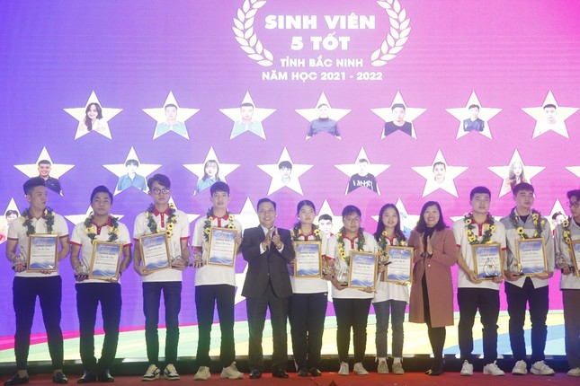 Bắc Ninh tuyên dương sinh viên 5 tốt và học sinh 3 rèn luyện ảnh 2