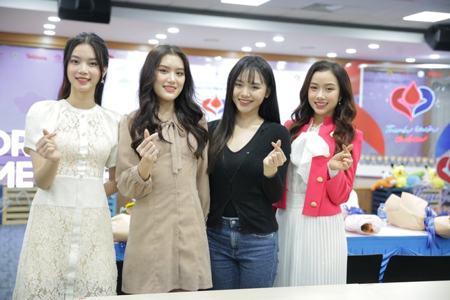 Bốn người đẹp Hoa hậu Việt Nam lan tỏa nghĩa cử cao đẹp tại Chủ nhật Đỏ ảnh 1