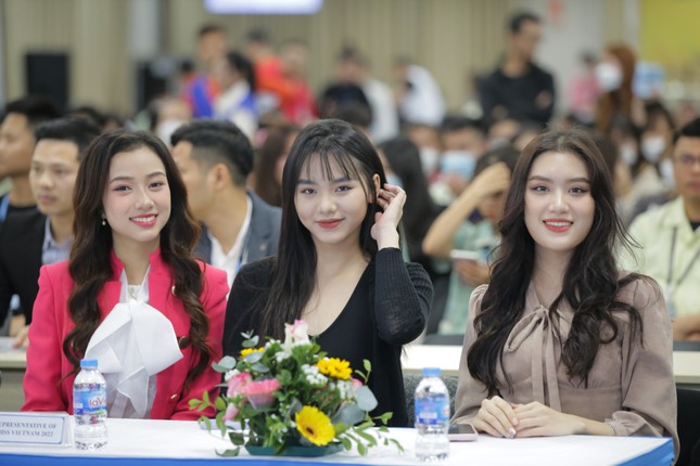 Bốn người đẹp Hoa hậu Việt Nam lan tỏa nghĩa cử cao đẹp tại Chủ nhật Đỏ ảnh 6
