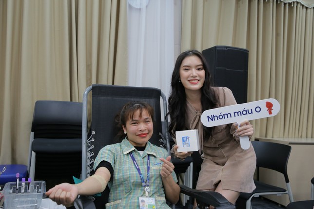 Bốn người đẹp Hoa hậu Việt Nam lan tỏa nghĩa cử cao đẹp tại Chủ nhật Đỏ ảnh 9
