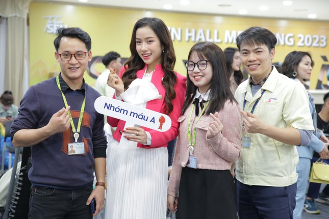 Bốn người đẹp Hoa hậu Việt Nam lan tỏa nghĩa cử cao đẹp tại Chủ nhật Đỏ ảnh 12