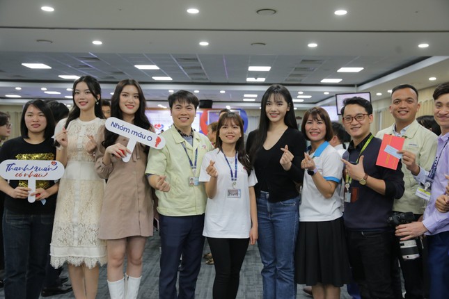 Bốn người đẹp Hoa hậu Việt Nam lan tỏa nghĩa cử cao đẹp tại Chủ nhật Đỏ ảnh 13