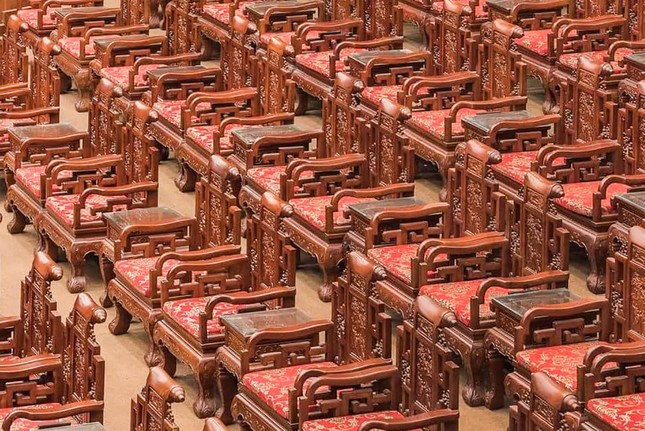 Sở Văn hóa Bắc Ninh nói gì về hàng ghế gỗ Đồng Kỵ trong Nhà hát dân ca quan họ? ảnh 2
