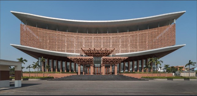 Sở Văn hóa Bắc Ninh nói gì về hàng ghế gỗ Đồng Kỵ trong Nhà hát dân ca quan họ? ảnh 1