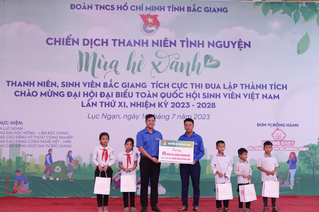 Tuổi trẻ Bắc Giang cao điểm tình nguyện Mùa hè xanh ảnh 2
