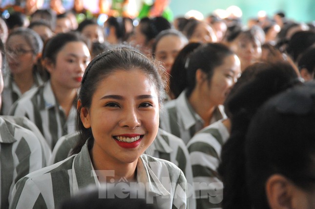 Phạm nhân nức nở với chương trình văn nghệ 'Tiếng hát tình đời' ảnh 11