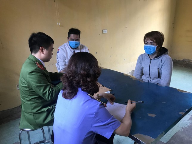 Lời khai lạnh người của nữ chủ quán bánh xèo hành hạ bé trai làm thuê tại Bắc Ninh ảnh 1