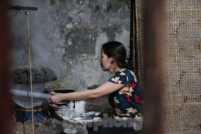 Làng nghề bánh đa nem Thổ Hà tất bật vào vụ Tết ảnh 6