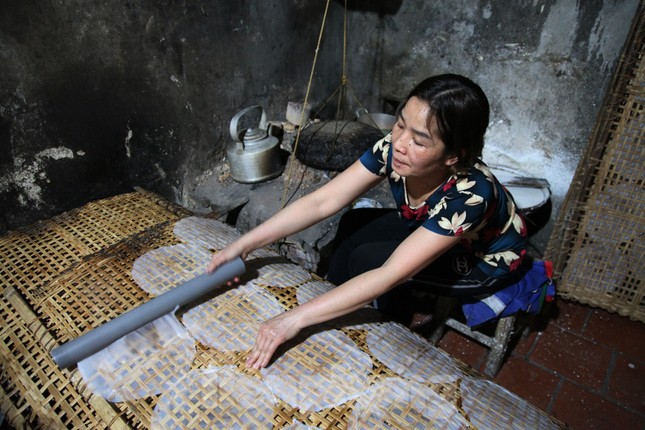 Làng nghề bánh đa nem Thổ Hà tất bật vào vụ Tết ảnh 7