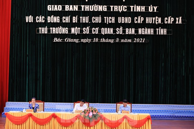 Lãnh đạo tỉnh Bắc Giang lần đầu đối thoại với cán bộ xã trên toàn tỉnh ảnh 1