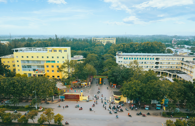Ngắm khuôn viên Đại học Trà Vinh - ngôi trường lọt Top 200 Đại học xanh phát triển bền vững ảnh 1