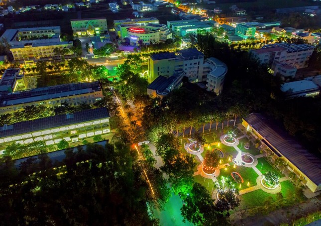 Ngắm khuôn viên Đại học Trà Vinh - ngôi trường lọt Top 200 Đại học xanh phát triển bền vững ảnh 11