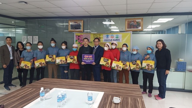 Hơn 8000 người khó khăn trên cả nước được Nestlé Việt Nam hỗ trợ nhân dịp Tết Nguyên đán ảnh 4