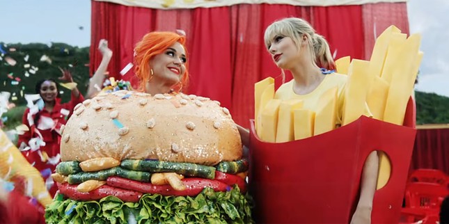 Katy Perry tiễn thẳng bản hit “E.T” kết hợp cùng Kanye West ra “chuồng gà” vì Taylor Swift ảnh 5