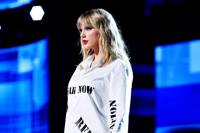 Taylor Swift tiết lộ nhật kí tự cách ly, hiến kế hàng tá việc thú vị để làm việc tại nhà ảnh 3