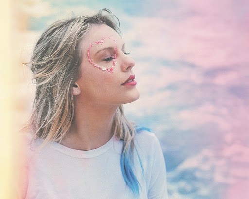 Taylor Swift tiết lộ nhật kí tự cách ly, hiến kế hàng tá việc thú vị để làm việc tại nhà ảnh 1