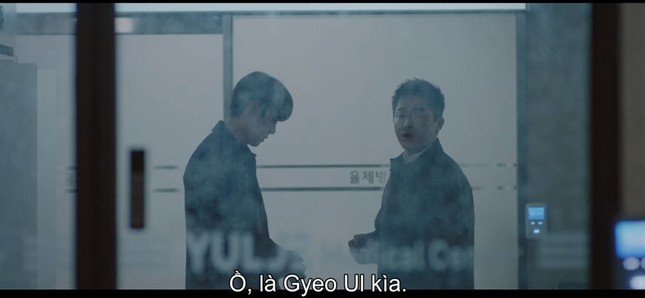 Hết nhắc tên, biên kịch “Hospital Playlist” còn cho cả sản phẩm có hình BTS vào phim ảnh 5