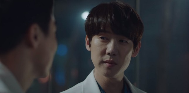 “Hospital Playlist” tập 10: Ngày hội tỏ tình, “gắt” nhất vẫn là thuyền Song Hwa - Ik Jun ảnh 8