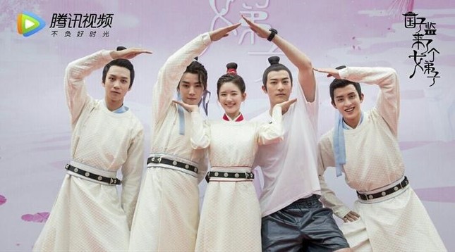“Quốc Tử Giám Có Nữ Đệ Tử” của Triệu Lộ Tư: Hóng phim thì ít mà hóng “scandal” thì nhiều ảnh 1